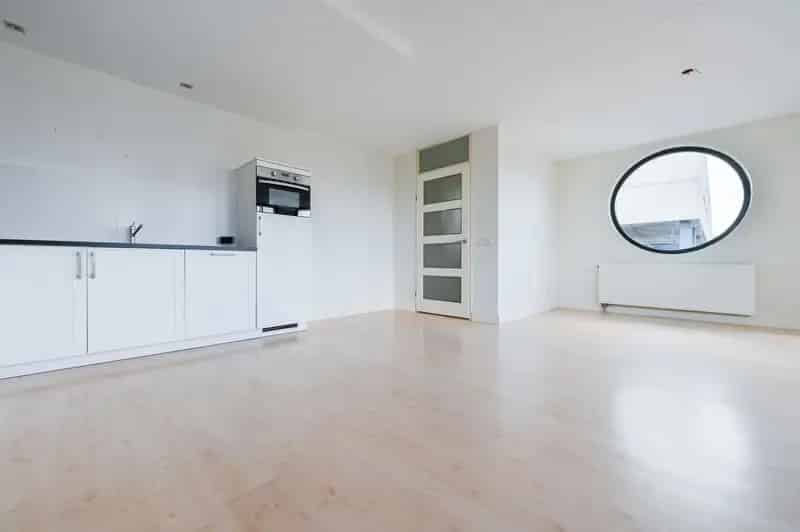 Appartement te koop Uithoorn: Licht 3 kamer hoekappartement met balkon