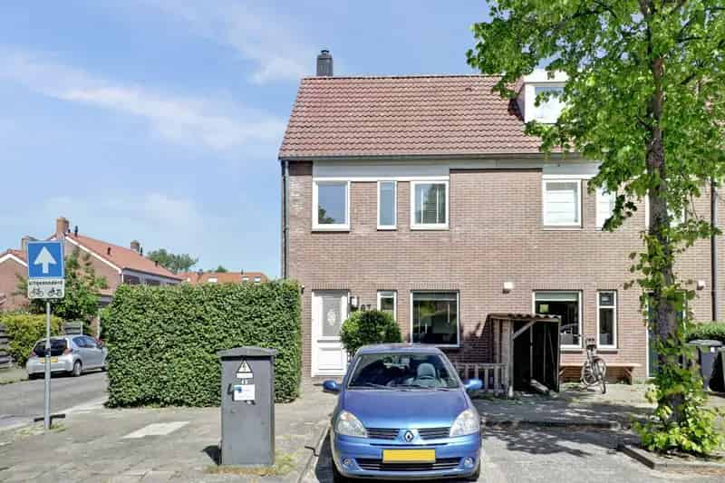 Hoekwoning Hoorn Nabij Station en Park