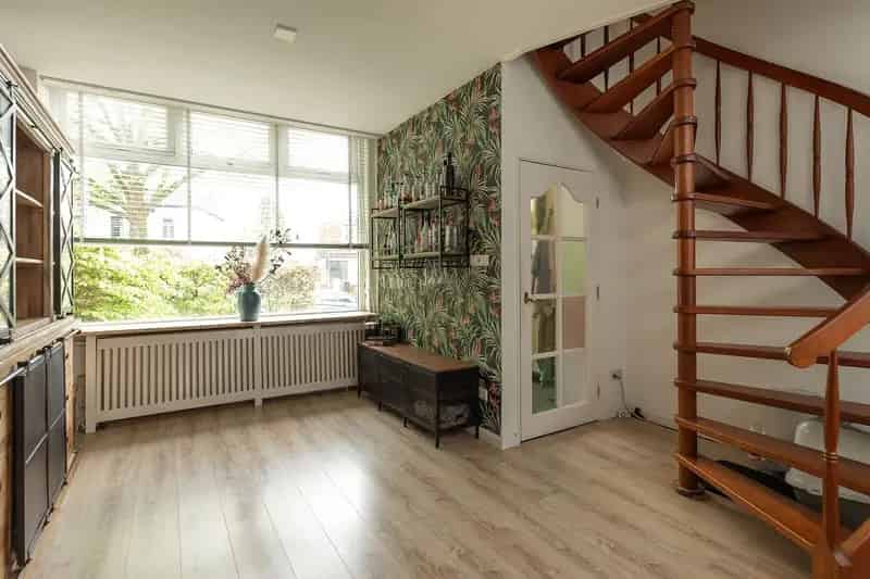 Huis te koop Hilversum: Hoekwoning met bijgebouw