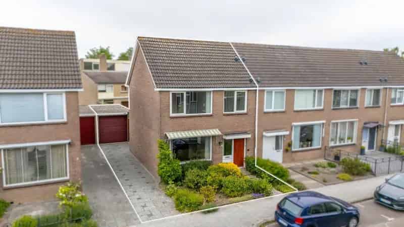 Ruime Hoekwoning met Garage in Klarenbeek Middelburg