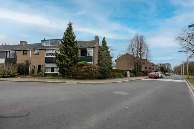 Hoekwoning Polkastraat 3 slaapkamers garage vrij uitzicht