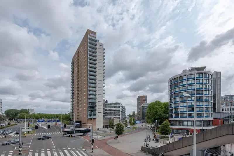 Gerenoveerd 4-kamerappartement Zuidplein Rotterdam