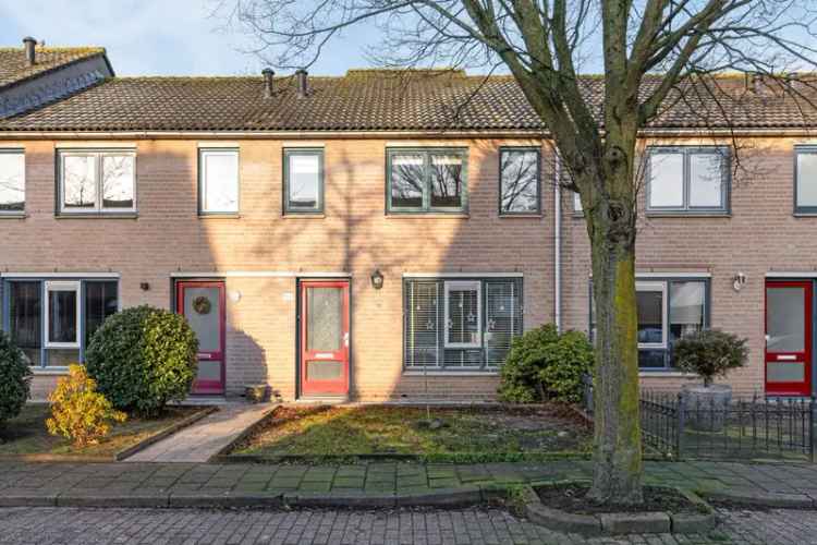 Ruime Familiewoning met Tuinberging nabij NS Station