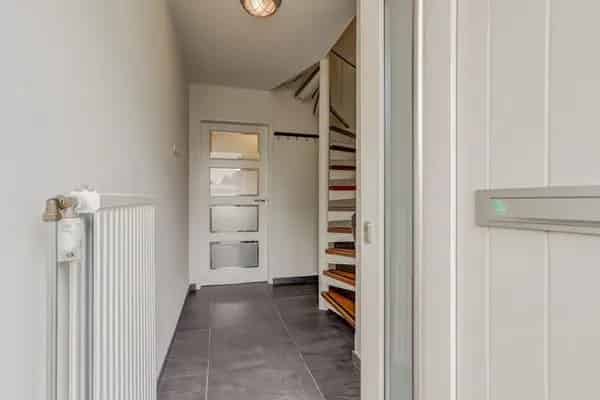 Tussenwoning Bergeijk 111m2 3 slaapkamers moderne badkamer tuin