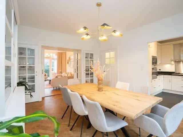 Huis te koop Voorburg Parkweg 6 slaapkamers 2 badkamers