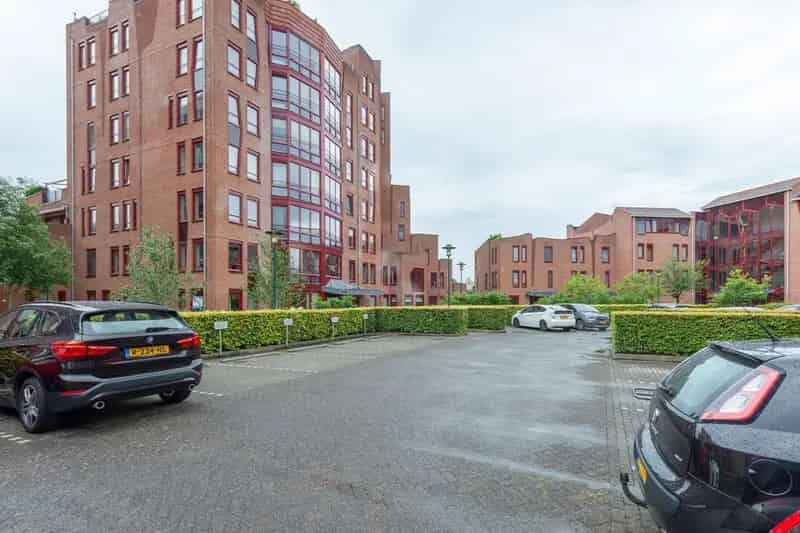 3-kamerappartement Barneveld: Ruim, Licht, Serre en 2 Parkeerplaatsen