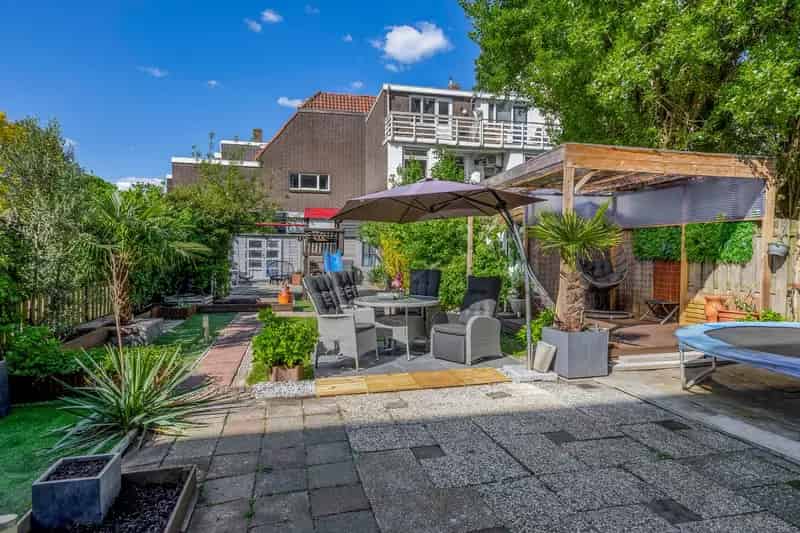 Appartement te koop Vlaardingen: Ruime tuin 252m2 2 slaapkamers