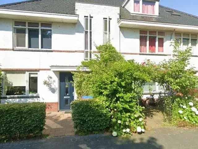 Ruime Tussenwoning Hooglanderveen te Huur