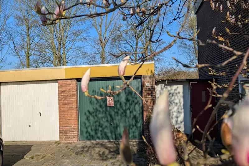 Garagebox met oprit te koop Hoogvliet