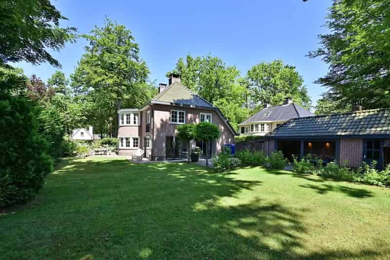 Vrijstaande Villa te Koop in het Gooi 4 slaapkamers 2 badkamers