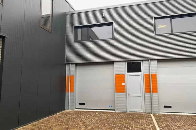 Bedrijfshal Leiden 76m² te Koop - Moderne Unit met Airco en Parkeerplaats