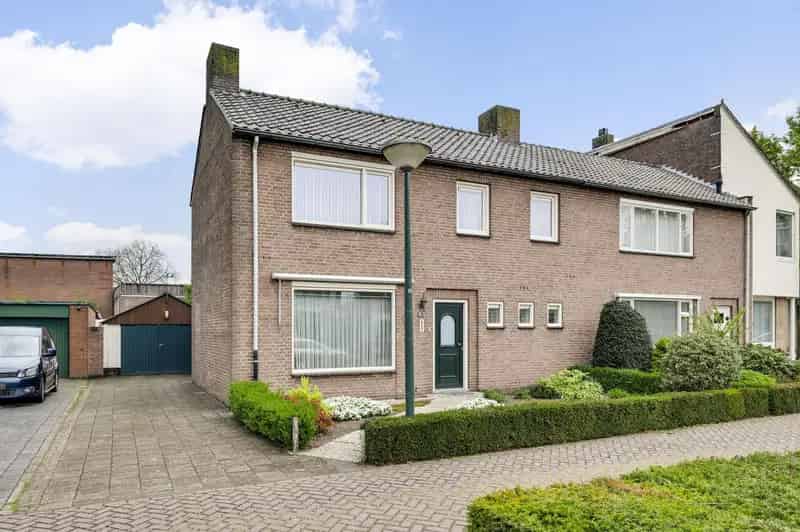 Halfvrijstaande woning te Maarheeze 4 slaapkamers garage tuin