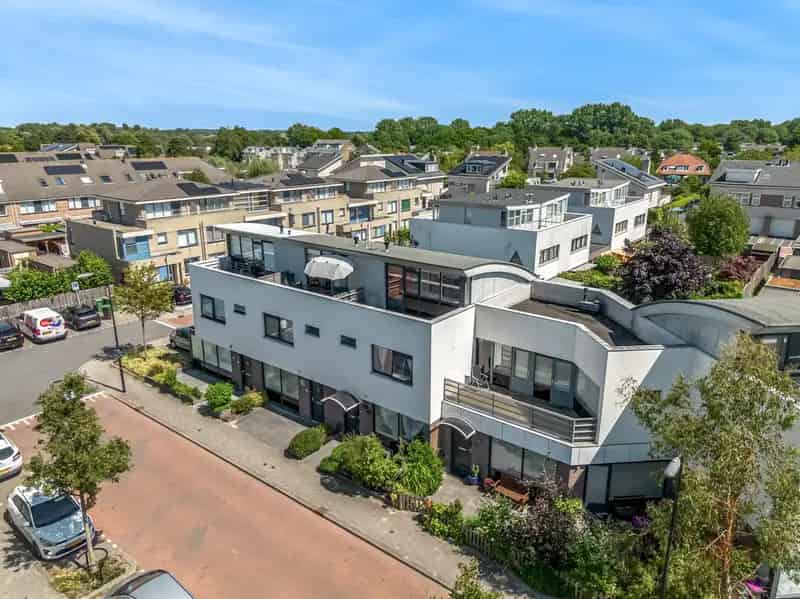 Ruime eengezinswoning 4 slaapkamers serre tuin Dakterras