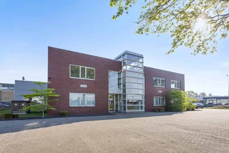 Bedrijfshal te Huur Dongen 305m² Bedrijfsruimte 150m² Kantoor