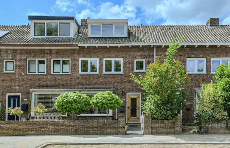 Huis te Koop Breda 4 slaapkamers Ruime Zolder Dubbele Garage