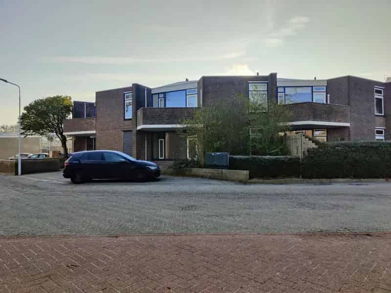 2 Kamer Appartement met Tuin nabij Winkelcentrum