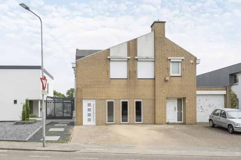 Moderne Benedenwoning Born Centrum