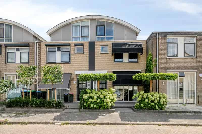 Ruime 4 Slaapkamers Eengezinswoning Nieuwland Barendrecht