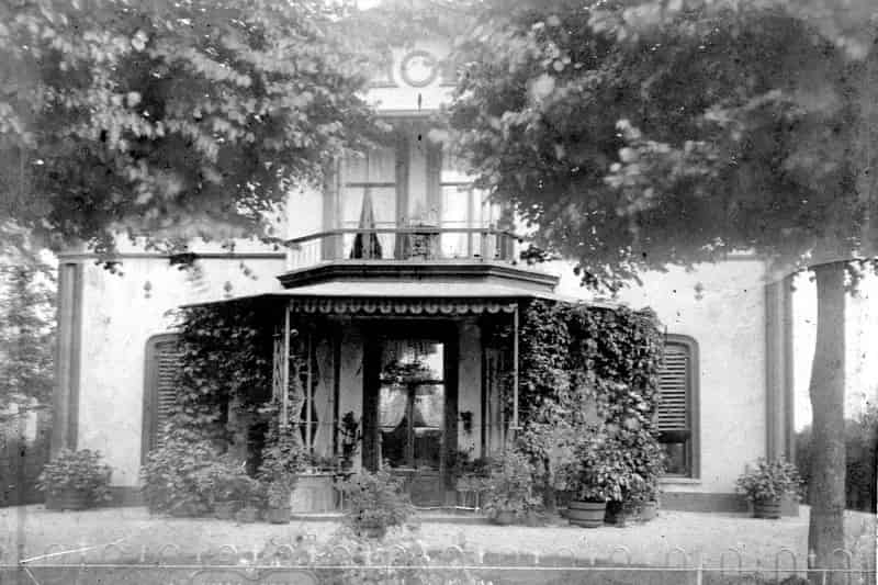 Gemeentelijk Monument Epe Ruime Villa 313m2 Restauratiepotentieel