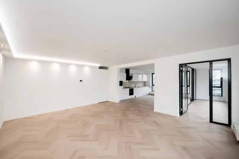 Amsterdam Bijlmerdreef: Luxe gerenoveerd 4 kamer appartement