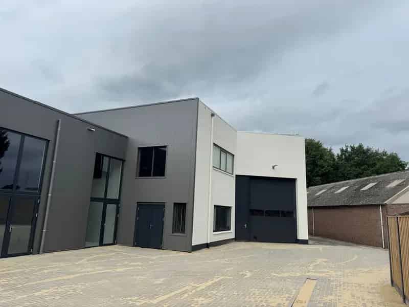 Bedrijfshal te Huur Helmond 877m2  Hoogwaardig Gerenoveerd