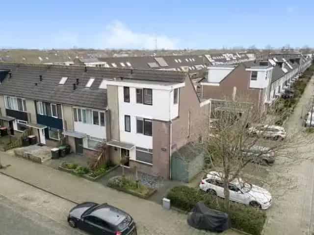 Ruime Hoekwoning Uitgeest Nabij NS Station en Scholen