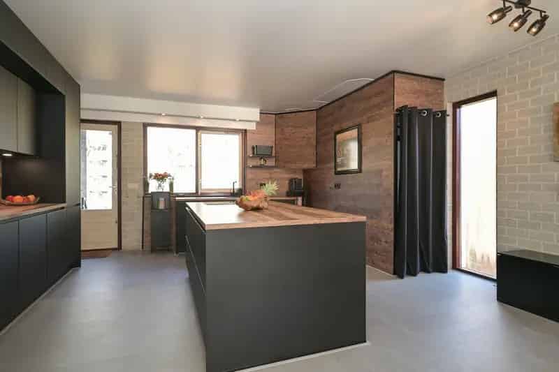 Huis te koop Leidschendam: Royale Tweekapper met 4 slaapkamers en luxe keuken