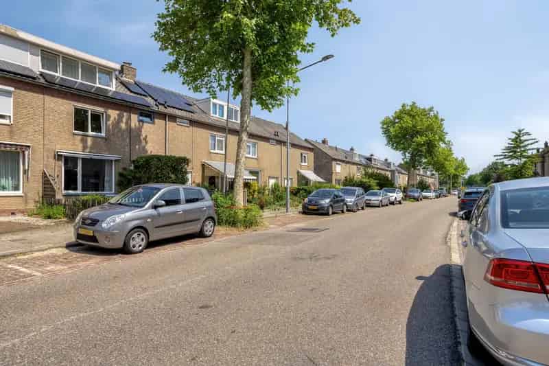 Ruime Tussenwoning Middelburg Zuid 4 slaapkamers Serre 20 Zonnepanelen