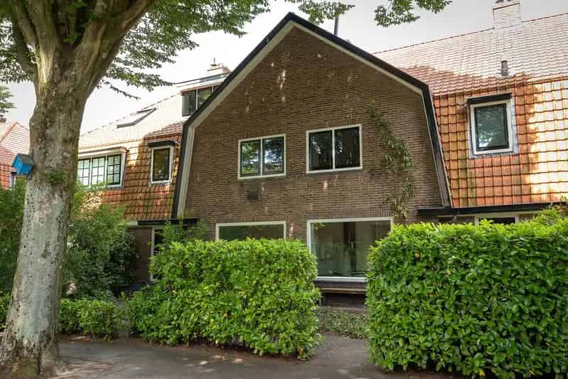 5 Slaapkamers Jaren 30 woning Hilversum Ruime Tuin Energielabel B