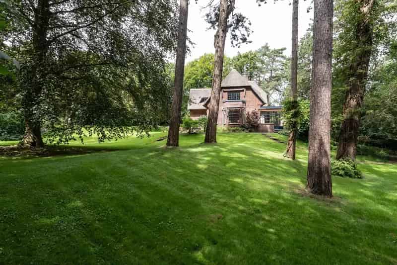 Huis te koop Aerdenhout: Charmante villa met rieten dak en grote tuin
