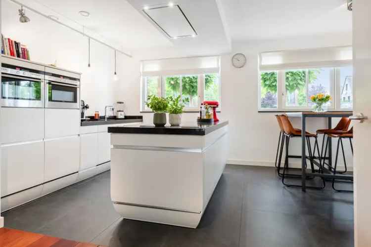 Moderne Tweekapper Hoofddorp 5 Slaapkamers Grote Tuin