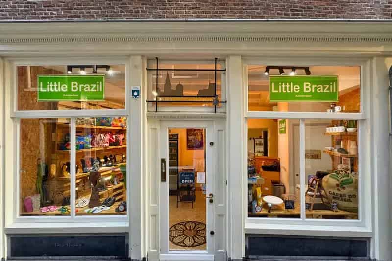 Winkel Amsterdam Centrum te Koop: Unieke Mengformule met Bovenwoning