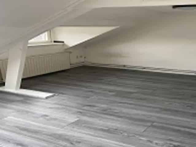 Kamer Elferinksweg Enschede: Eigen Wastafel en Nieuwe Laminaatvloer