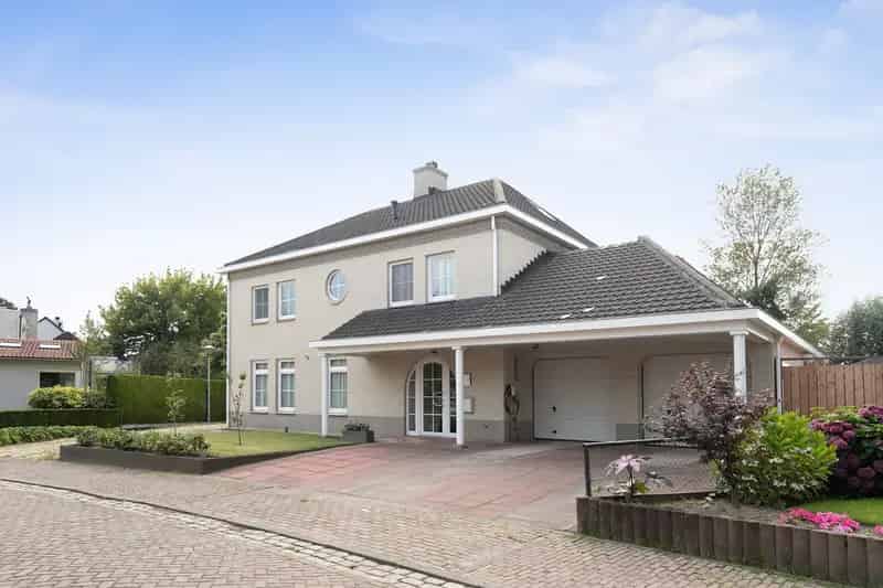 Huis te koop Lith: 6 slaapkamers, 3 badkamers, grote tuin