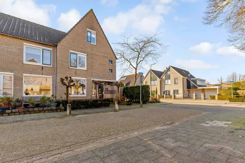 Huis te koop Eemnes: Ruime 5 Slaapkamers, Moderne Keuken, Garage