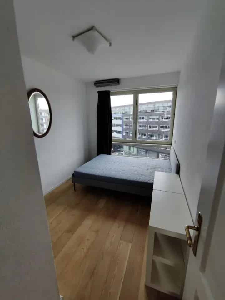 Ruim appartement Bos en Lommerplein Juli-Augustus