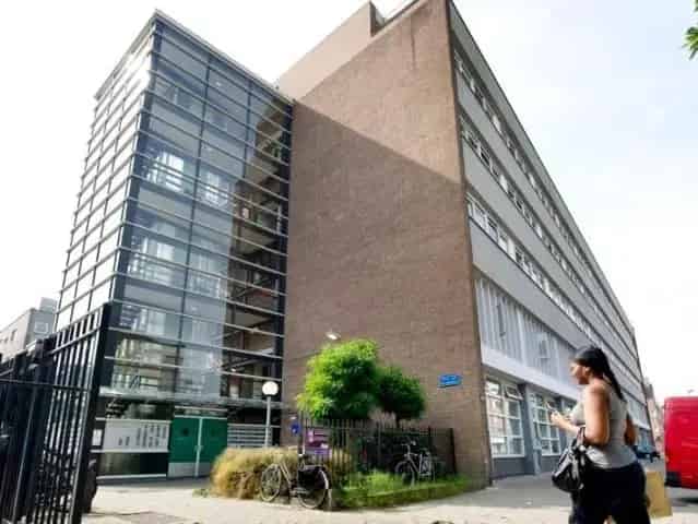 Kamer te huur Kees van Dongenhof - Grote kamer nabij metro