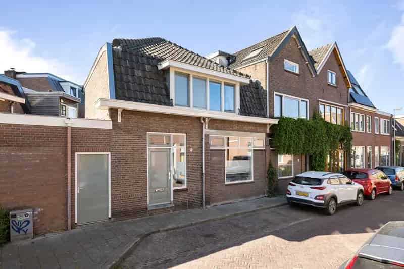 Huis te koop Schoolstraat Deventer Ruime gerenoveerde woning