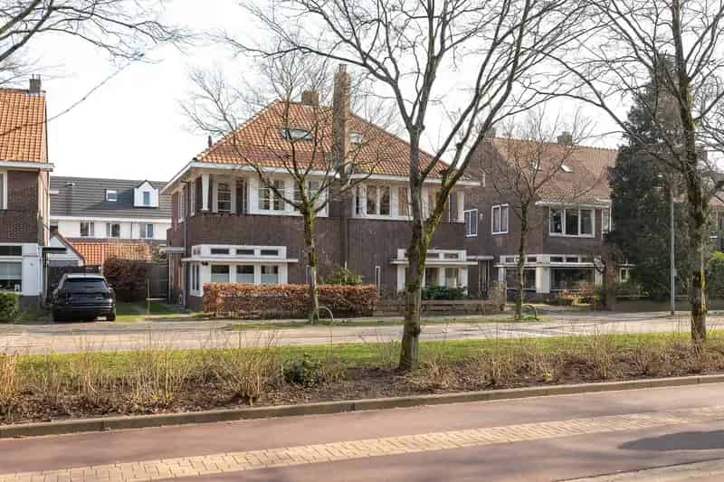 Karakteristieke 2-onder-1-kap woning Hilversum
