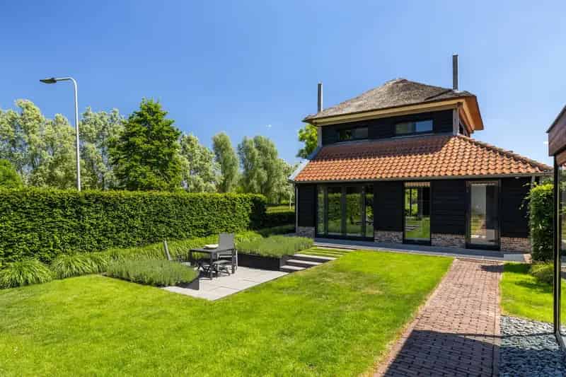 Rietgedekte Villa te Koop Overberg 5 Slaapkamers Domotica