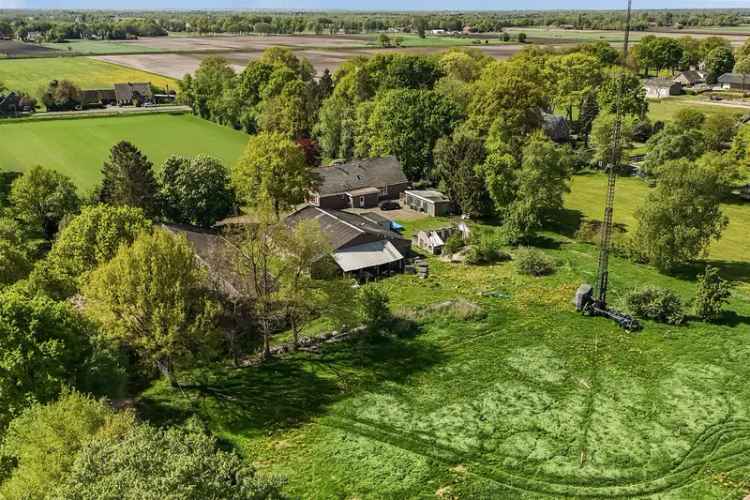 Boerderij met 2 adressen en 3 hectare grond te koop