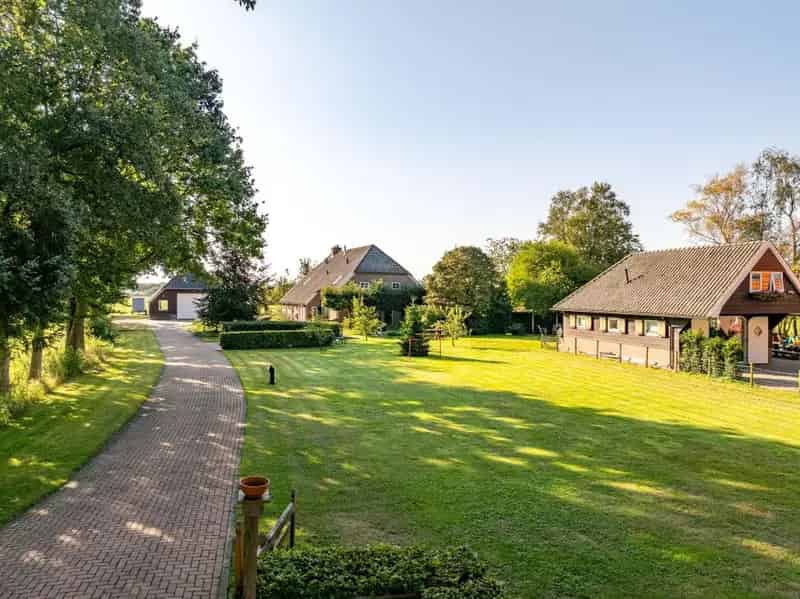 Woonboerderij met Dubbele Bewoning en Bijgebouw 194m²