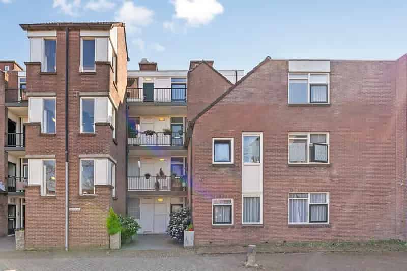 Appartement te koop Hoofddorp: Licht 2-kamer appartement met balkon