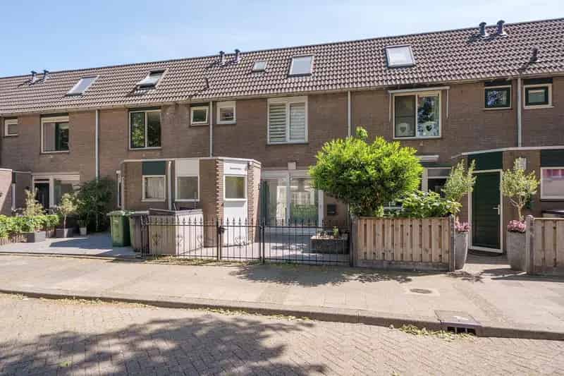 Ruime eengezinswoning 3 slaapkamers 2 badkamers tuin