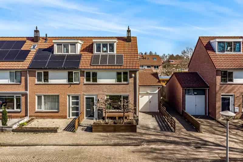 Hoekwoning Hoorn 3 slaapkamers  Zonnepanelen  Tuin