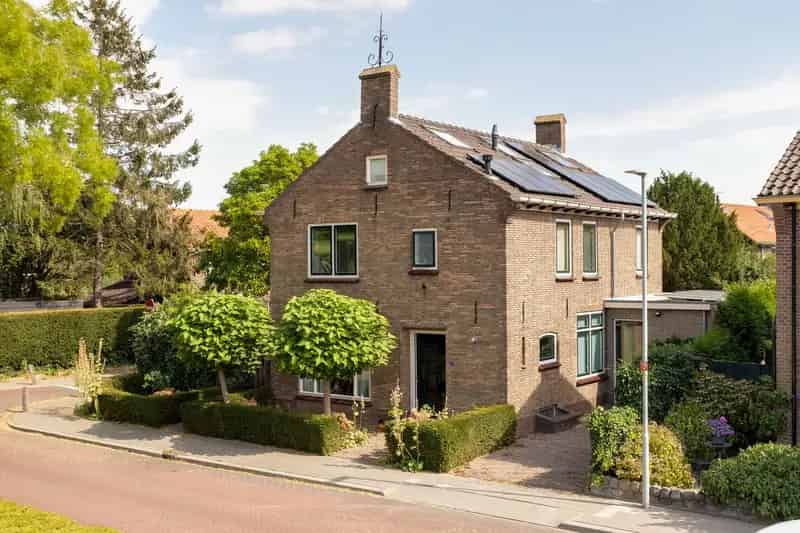 Vrijstaand Huis te koop Zaltbommel 3 slaapkamers Grote Tuin