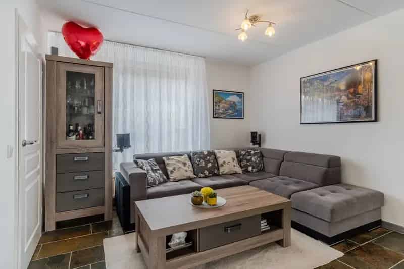 Tussenwoning te koop 4 slaapkamers grote garage Tilburg