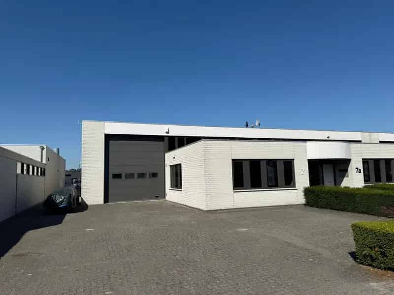 Bedrijfshal te huur Eersel 325m2 Kantoor 50m2 A67