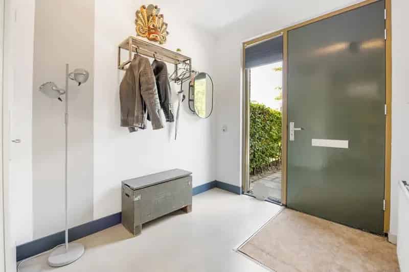 Huis te koop Almere: Ruime gezinswoning aan water met 3 slaapkamers