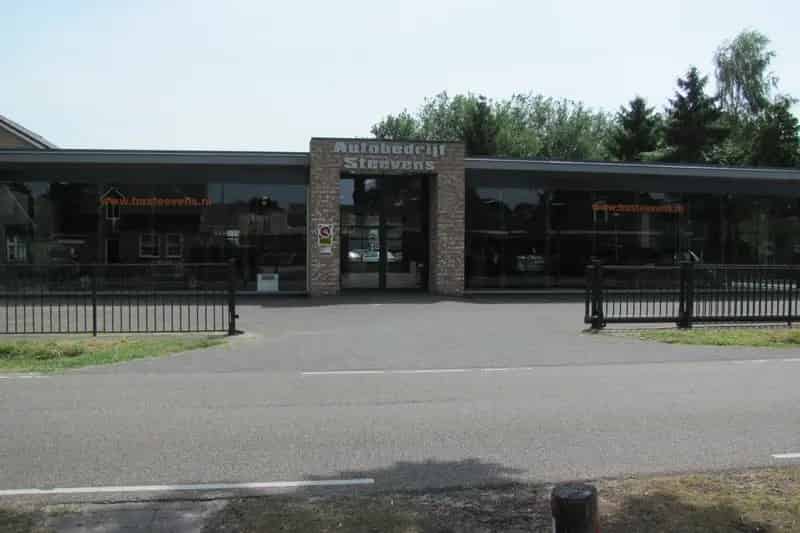 Bedrijfspand te koop Deurne showroom kantoor bedrijfsruimten